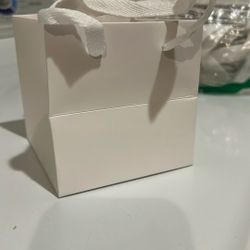 White Gift Box Size Is 4in x 4in x 4in (39) Total bags