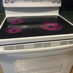30” GE White Electric Stove