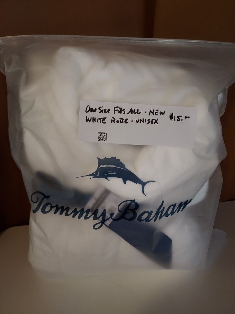 Tommy Bahama "One Size Fits All" unisex white robe, priced at $15 value over $50