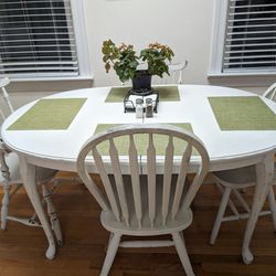 Kitchen Table And Chairs (Available 5/25)