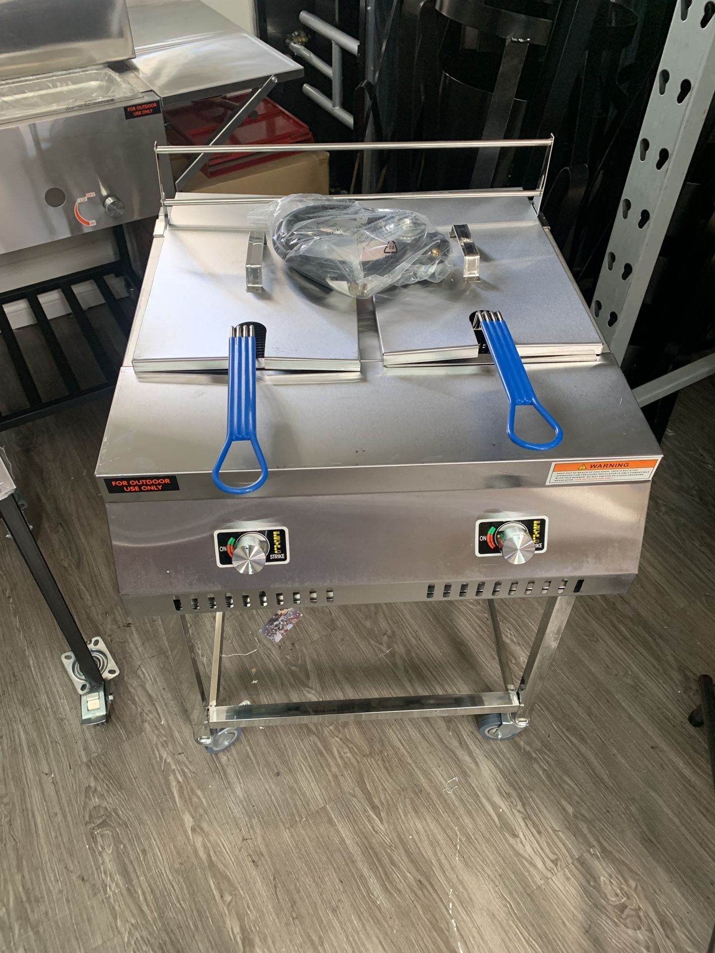 New Stainless Deep Fryer With Hose And Regulator And Burners / Nuevo Fridora De Gas Propano Nuevo Con Canastas Para Freir Especial Lawn & Garden