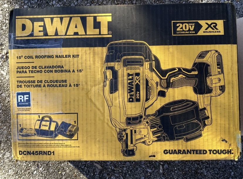 DEWALT 20V MAX 15° LITHIUM CORDLESS ROOFING NAILER KIT DCN45RND1