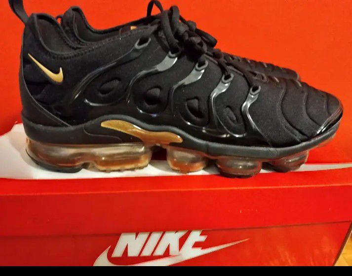 Air Vapormax Plus Men's Size 13 Black/Metallic.... CHECK OUT MY PAGE FOR MORE ITEMS