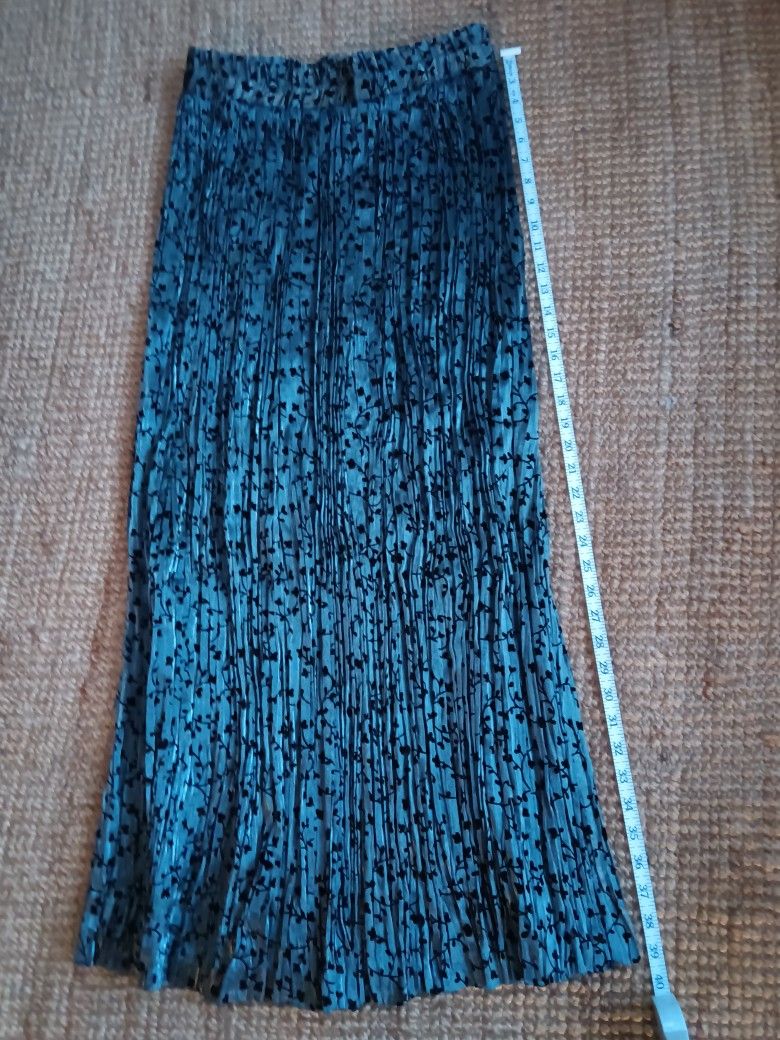 Silver Foil Very Gathered Skirt Size Large, Black Decorations On