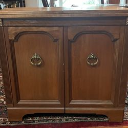 SEWING MACHINE/SEWING TABLE CABINET