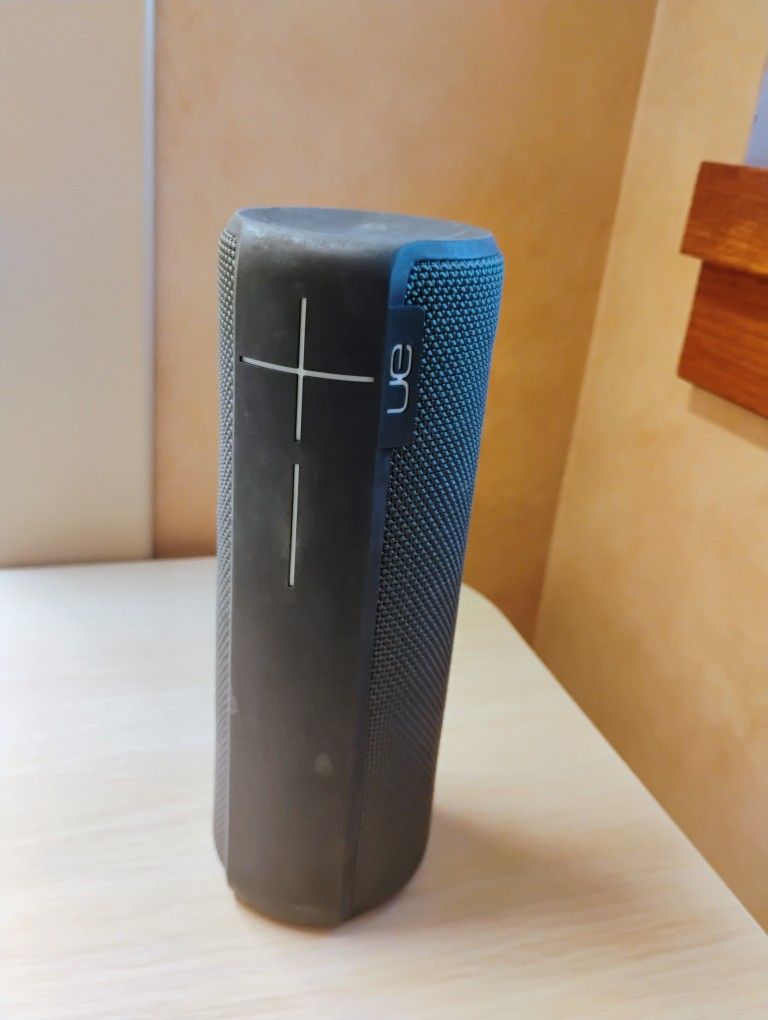 Q E Bluetooth Speaker Like New It Costes Bre New 90