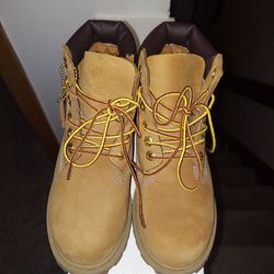 Boys Size 1 Timberlands (Like New)(Make Me a Offer)