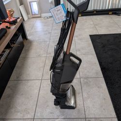 Bissell CrossWave HydroSteam Multi-Surface Cleaner - Like New!
This is the versatile Bissell CrossWave HydroSteam that vacuums, washes, and steams you
