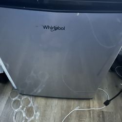 Whirlpool Mini Fridge With Freezer 