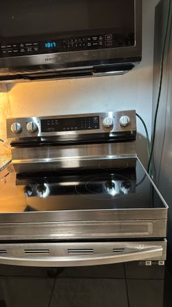This Is The Style I Am Selling. Down Sizing. Only Use The Stove Twice. I Have No Electricity In My House So That’s Why I Didn’t Use The StovThe Stove.
