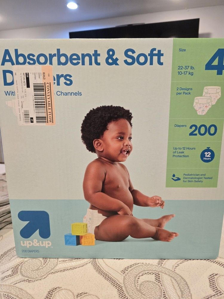 Up & Up Absorbent & Soft Diapers, Size 4, 200 Count