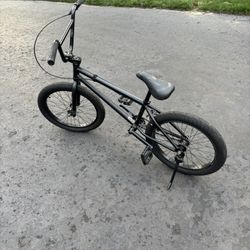 Kink Curb BMX Bike