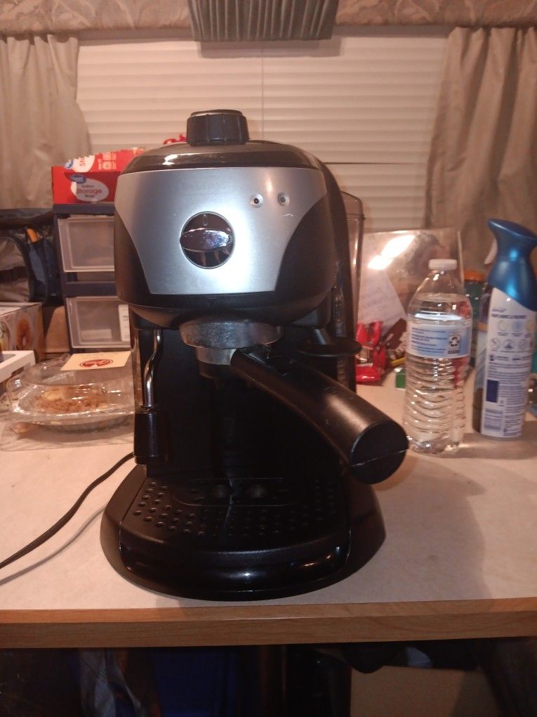 Used DeLonghi EC220CD Expresso Coffee Machine for Sale in Edgewood, WA