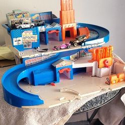 USED HOT WEEL DISPLAY HABLO ESPAÑOL TANBIEN  