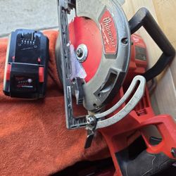 Milwakee FUEL 18V Lithium-Ion Cordless 7-1/4 in. Rear Handle Circular Saw (Tool-Only)