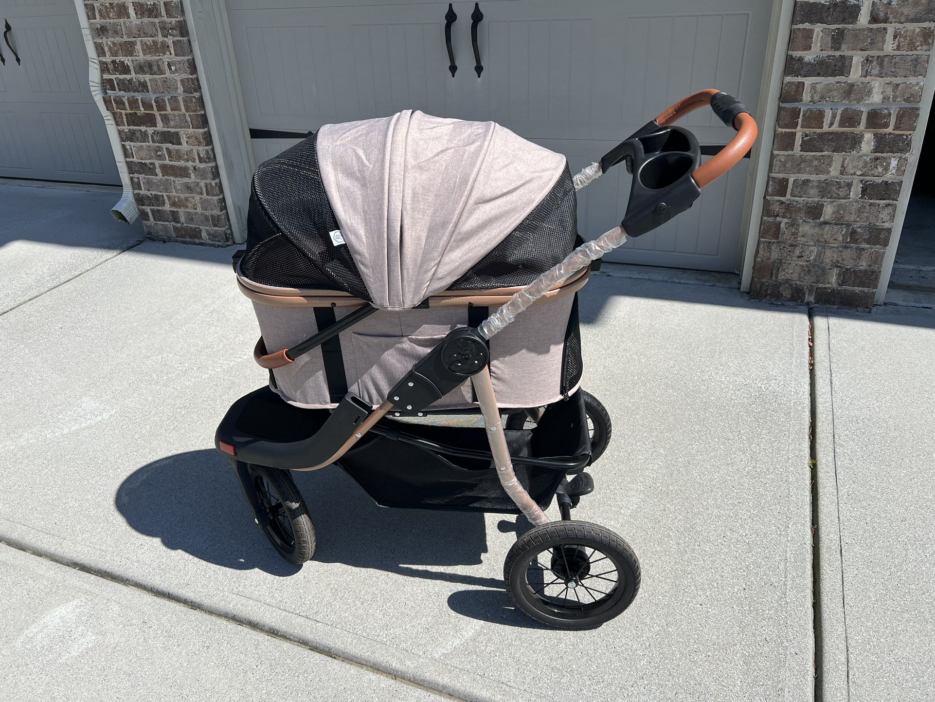 Luxury Dog Stroller In Excellent Condition