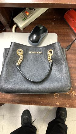 Michael Kors Teagan Small Messenger Bag – Compact, Classic, & Full of Effortless MK Style!