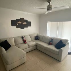 Beautiful clean sectional couch