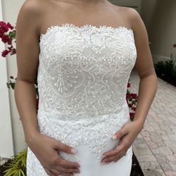 Stunning Wedding Dress: Elegant, Romantic and Timeless - BRAND NEW!
