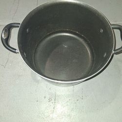 Cooking Pot With Handles Good Condition  Pick Up Only