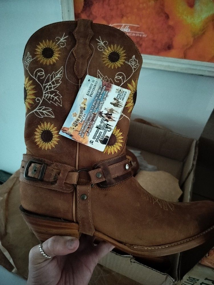 Women's Boots Brand New Size 8