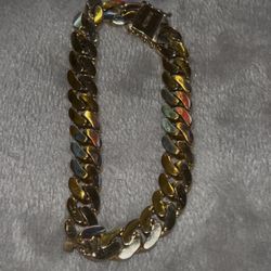 Brand new 10k gold sleek Miami Cuban 8inch bracelet 9.5mm 16.2g all real gold no trades….