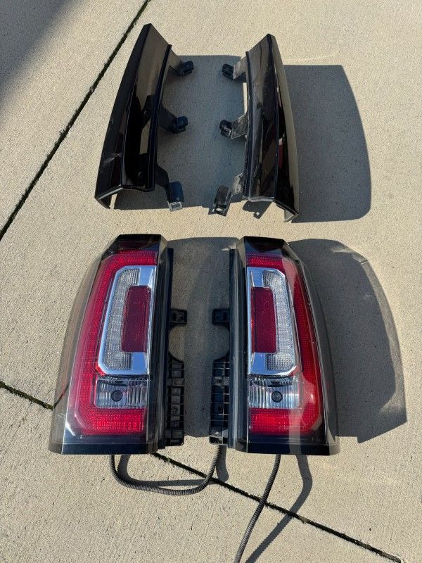2020 GMC Yukon Tail Lights