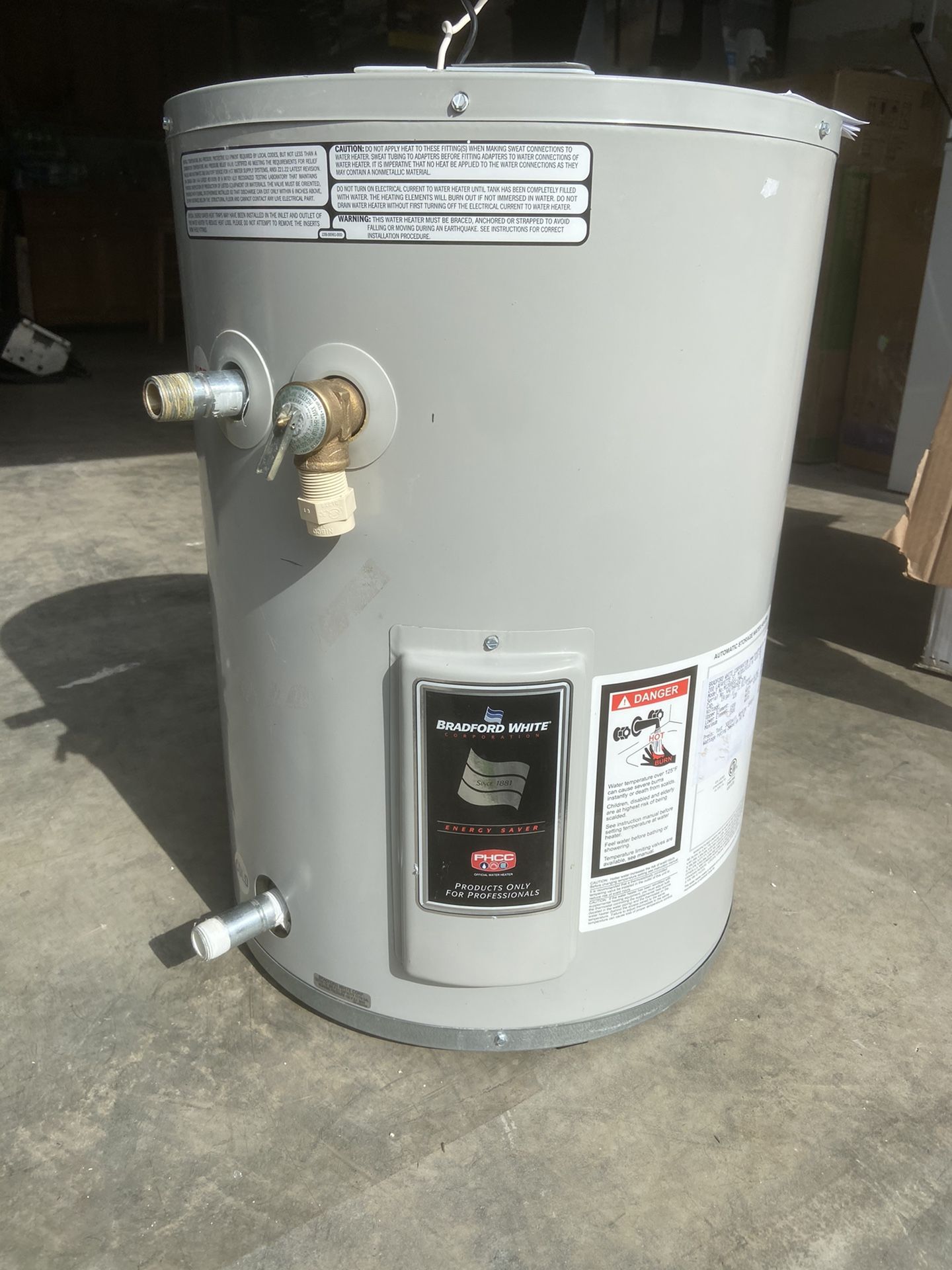 Water heater 19 gal. 120v /used