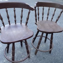 Set Of 2 Outdoor Stools With Swivel