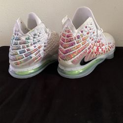 Nike LeBron James 17 Air Command Force.