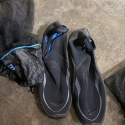 Special price, 3MM BARE FEET, diving, wading shoes, can be used for diving, surfing, beach, fishing wading. Jet ski riding. Size 11.
