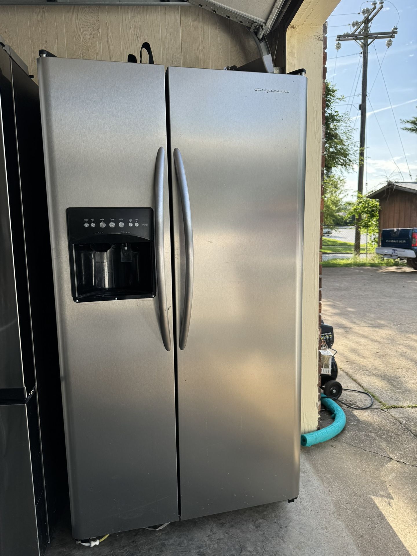 Refrigerator 