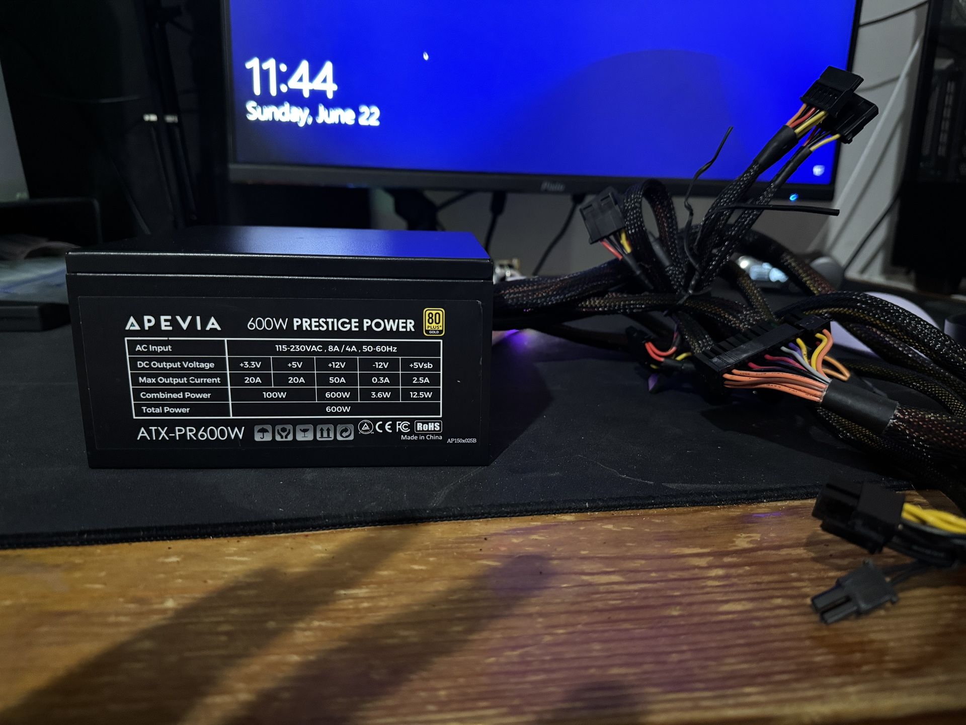 APEVIA 600W power supply comes with power cable