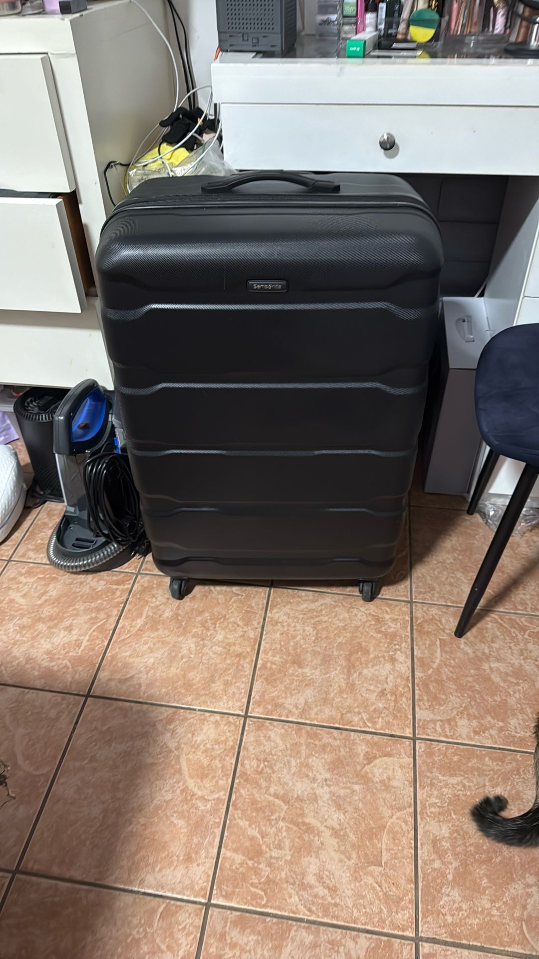 Large Luggage Samsonite