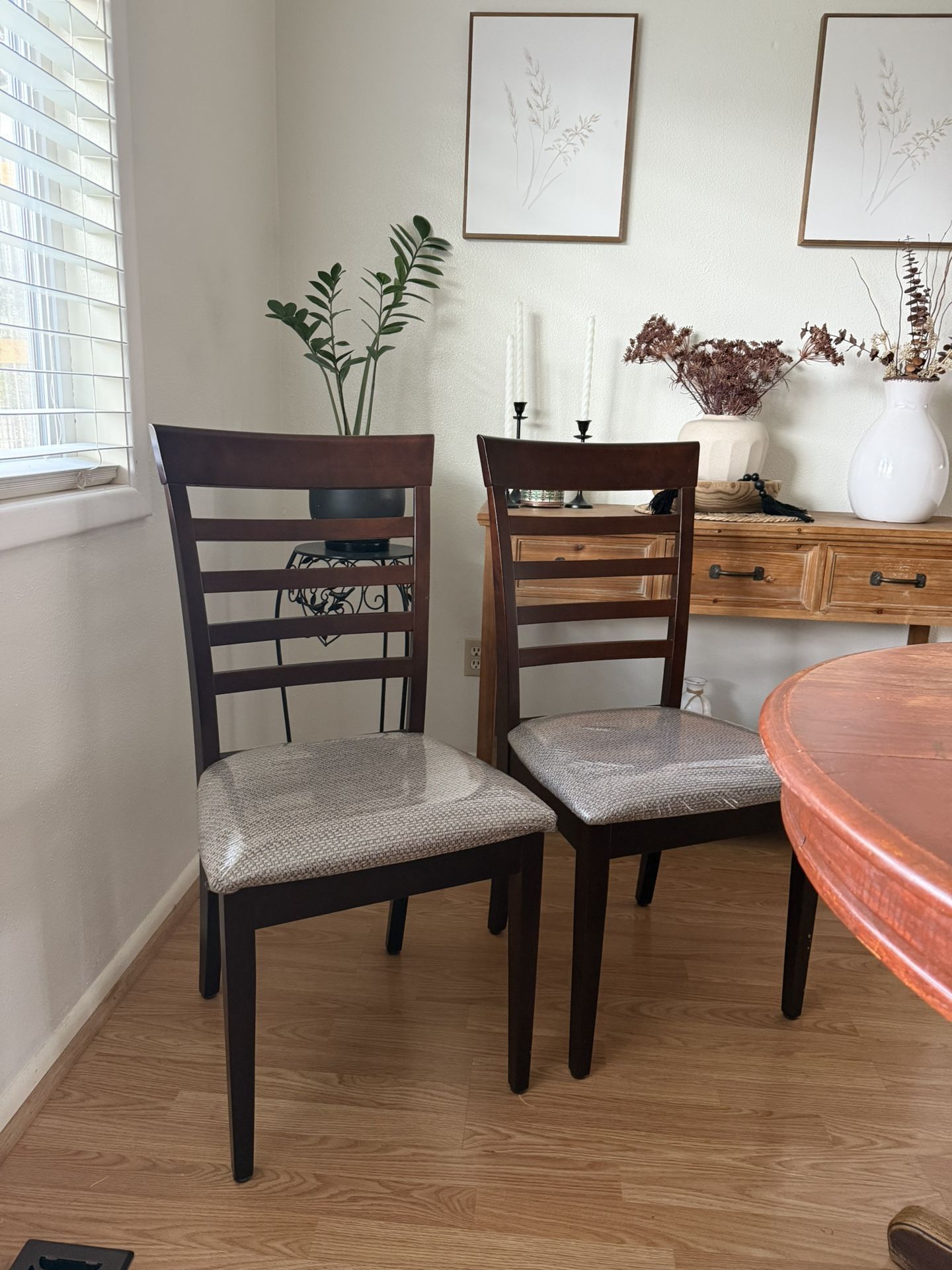 4 DINNING TABLE CHAIRS 