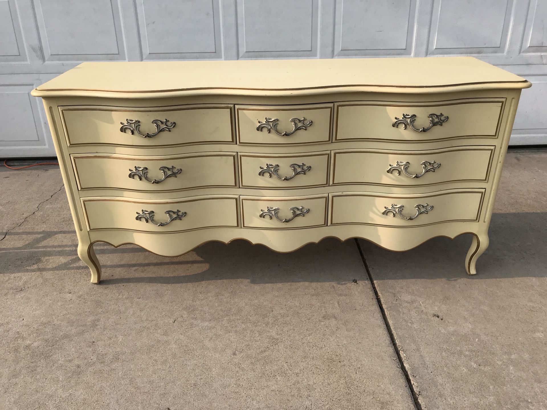 Dixie Furniture Solid Wood French Provincial 9 Drawer Dresser