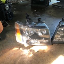 07 Chevy Tahoe front lights assembly with bulbs