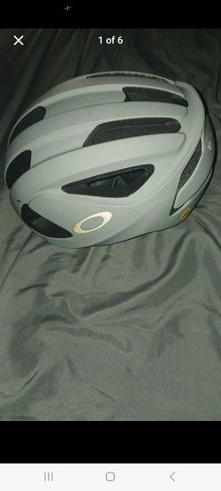 Oakley ARO5 MIPS Cycling Helmet