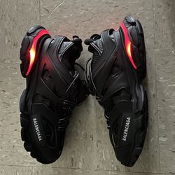 Balenciaga Tracks Size 9 1/2 led Extra Laces And Charger