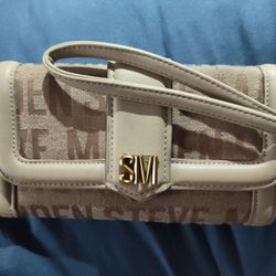 NWT STEVE MADDEN Parker Logo Trifold Beige Wristlet/Waller
