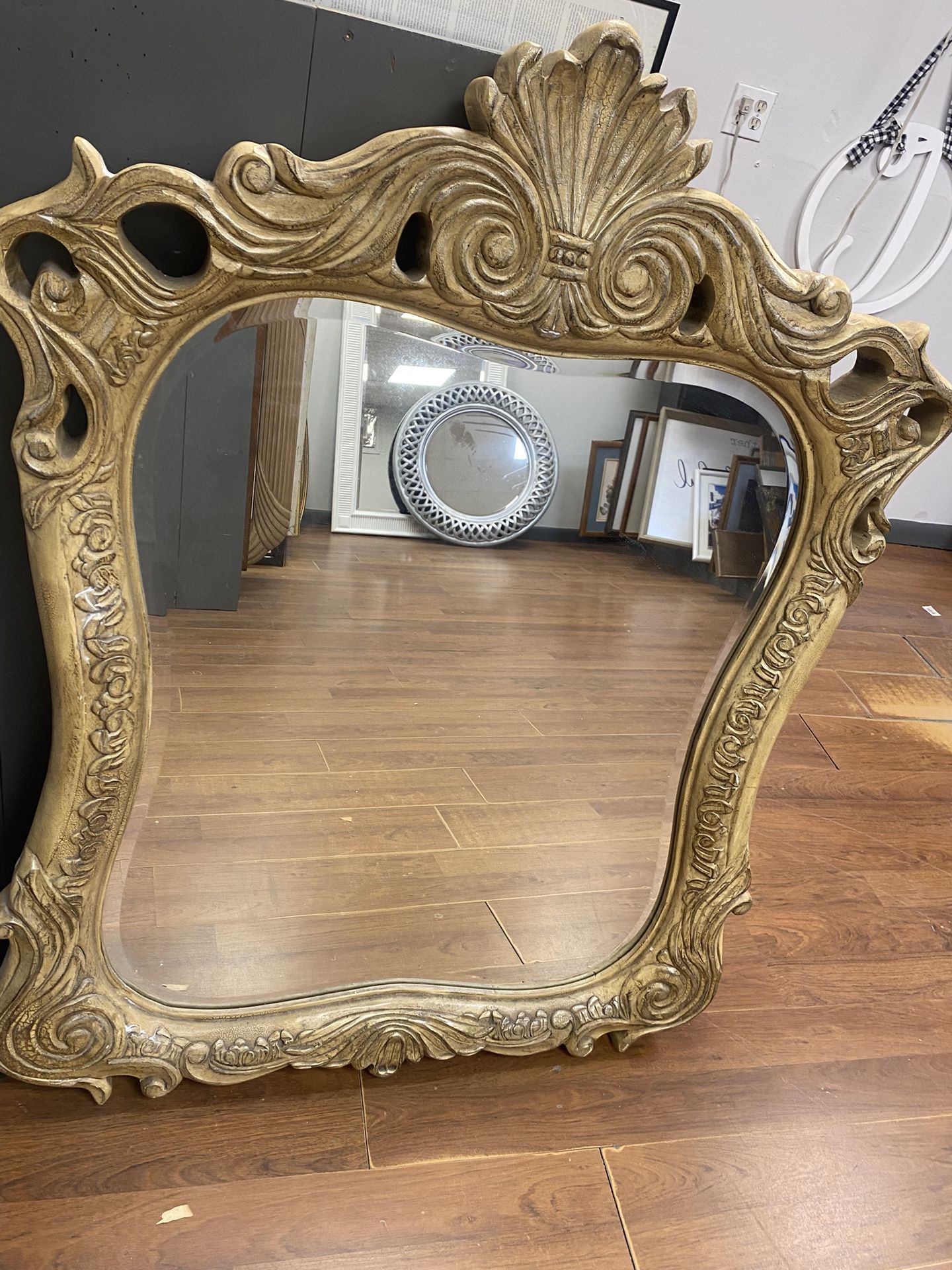 Beautiful Vintage Mirror 52/37