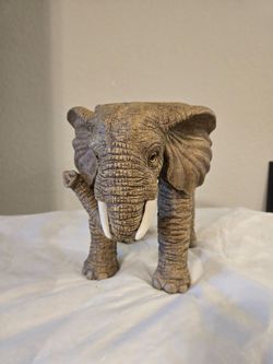 Rustic Elephant Accent Table / Plant Stand