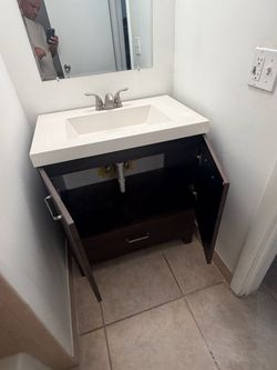2-Bathroom cabinet—Gavinete de baño