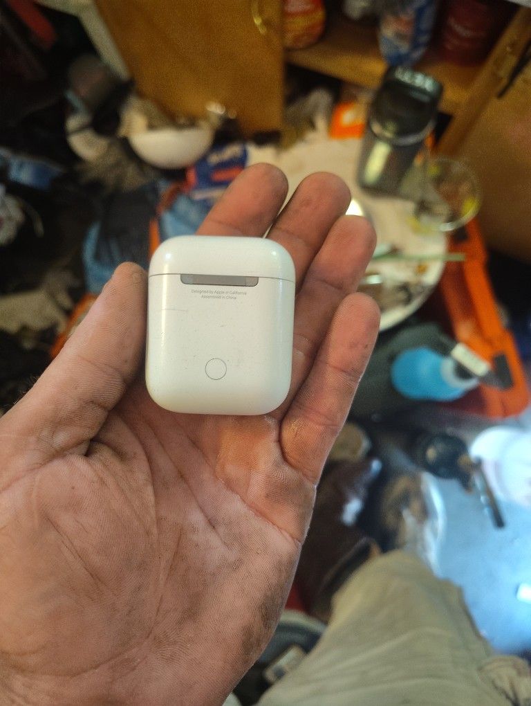 2nd Gen Apple Airpods