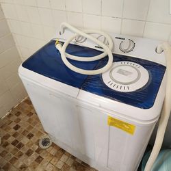 Brand new 28lb  Washing machine +dryer perfect for apartment