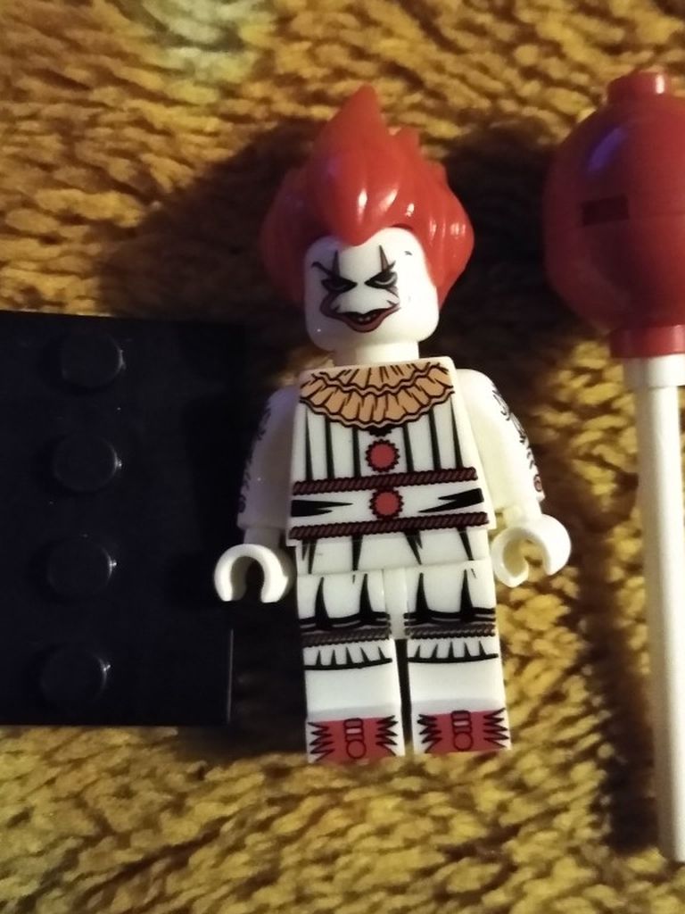 New "IT" Pennywise Minifigure