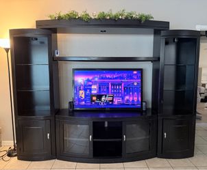 TV & Entertainment Center