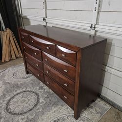 9-Drawer Dresser, Good Conditions 👍, Brown Color, Measurement: W 56" × D 18" × H 38.5"