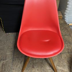 Mid-Century Modern Eiffel Style Chair With Wood Legs