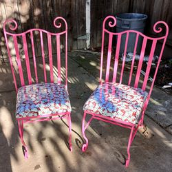 LAST OF HELLO KITTY CHAIRS